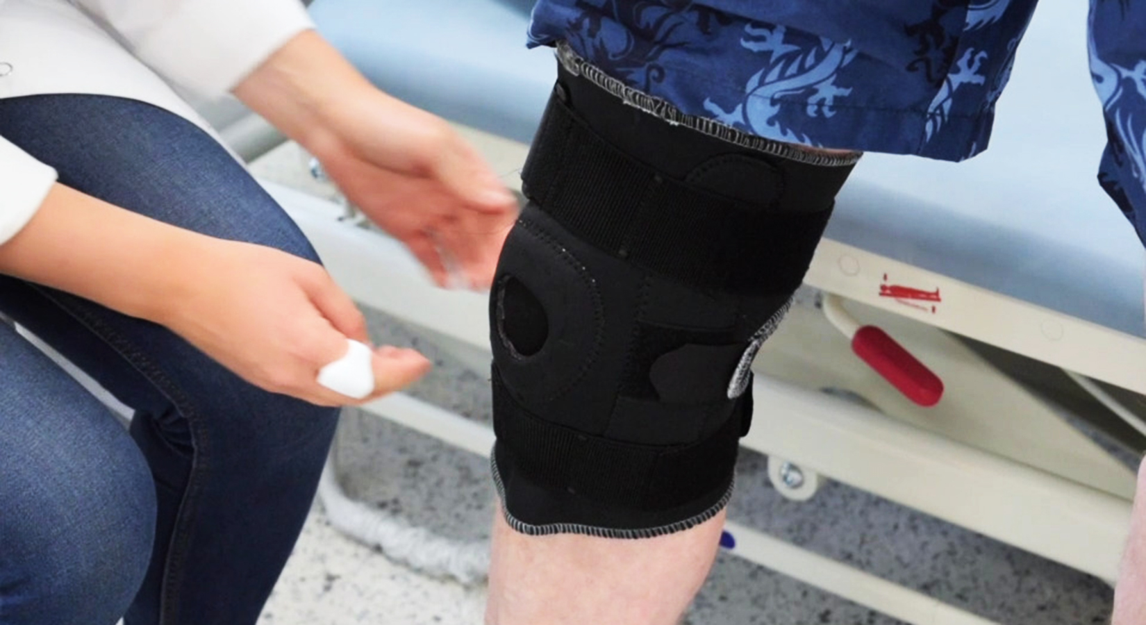 Portable Medical Device for monitoring knee conditions through acoustic, kinetic and thermaldata